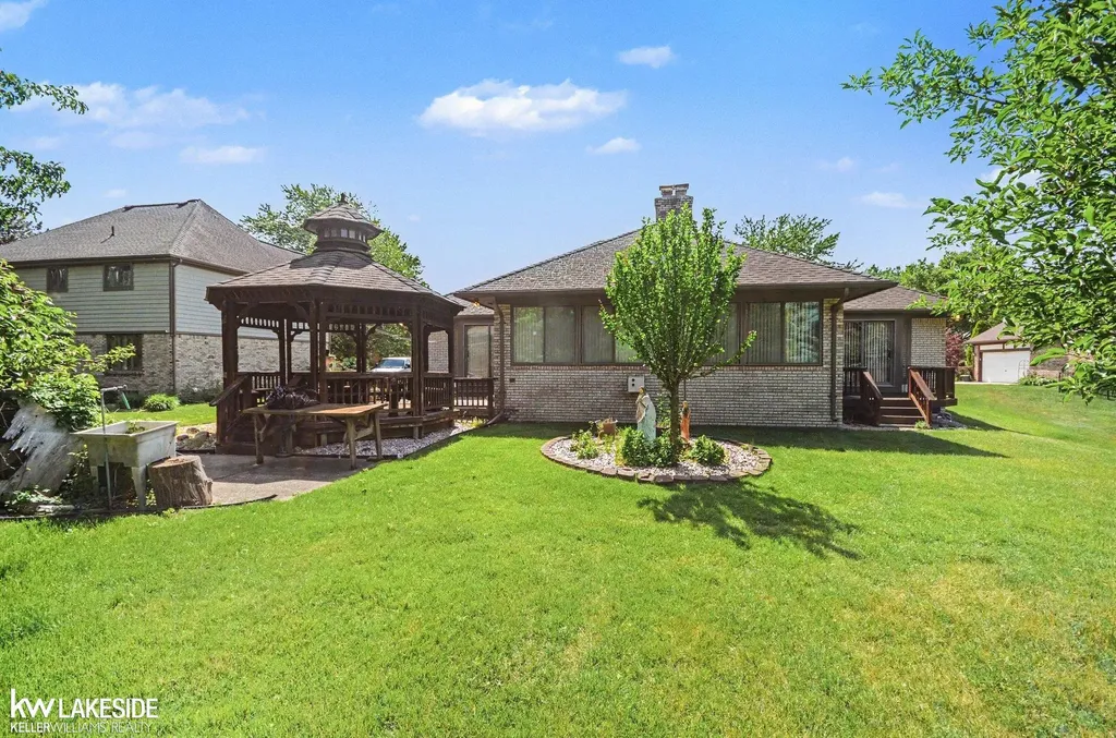 3940 Wayfarer Drive Troy City MI 48083
