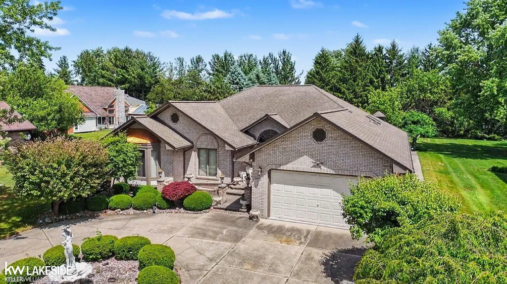 3940 Wayfarer Drive Troy City MI 48083