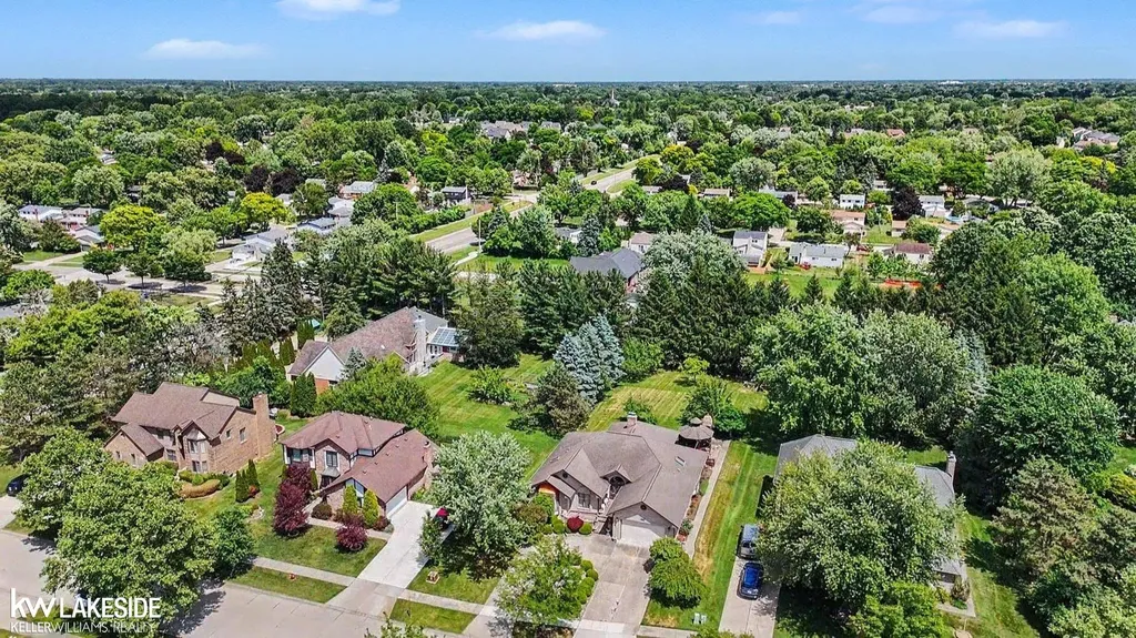 3940 Wayfarer Drive Troy City MI 48083