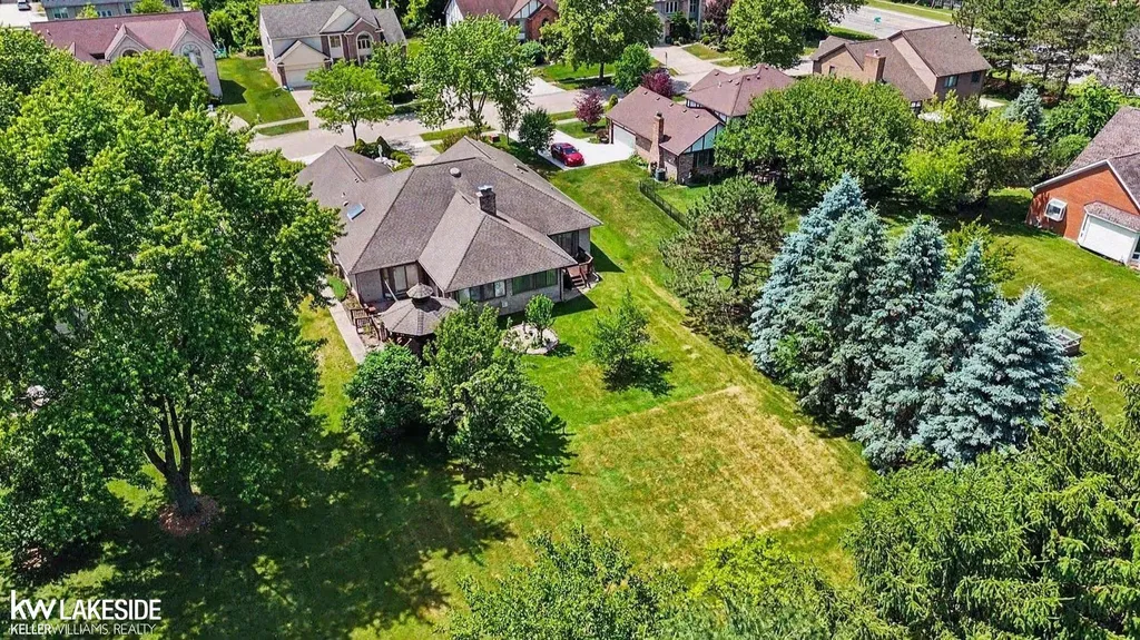 3940 Wayfarer Drive Troy City MI 48083