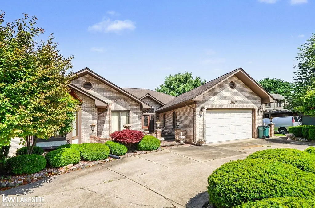 3940 Wayfarer Drive Troy City MI 48083