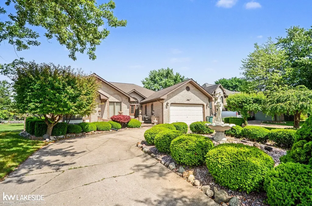 3940 Wayfarer Drive Troy City MI 48083