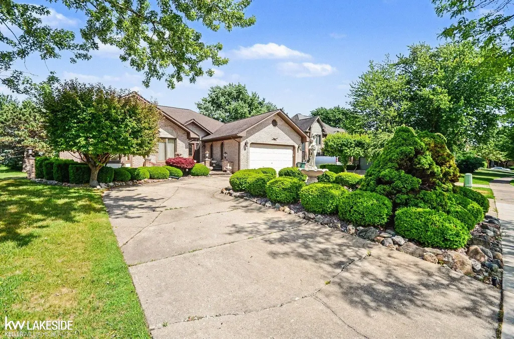 3940 Wayfarer Drive Troy City MI 48083