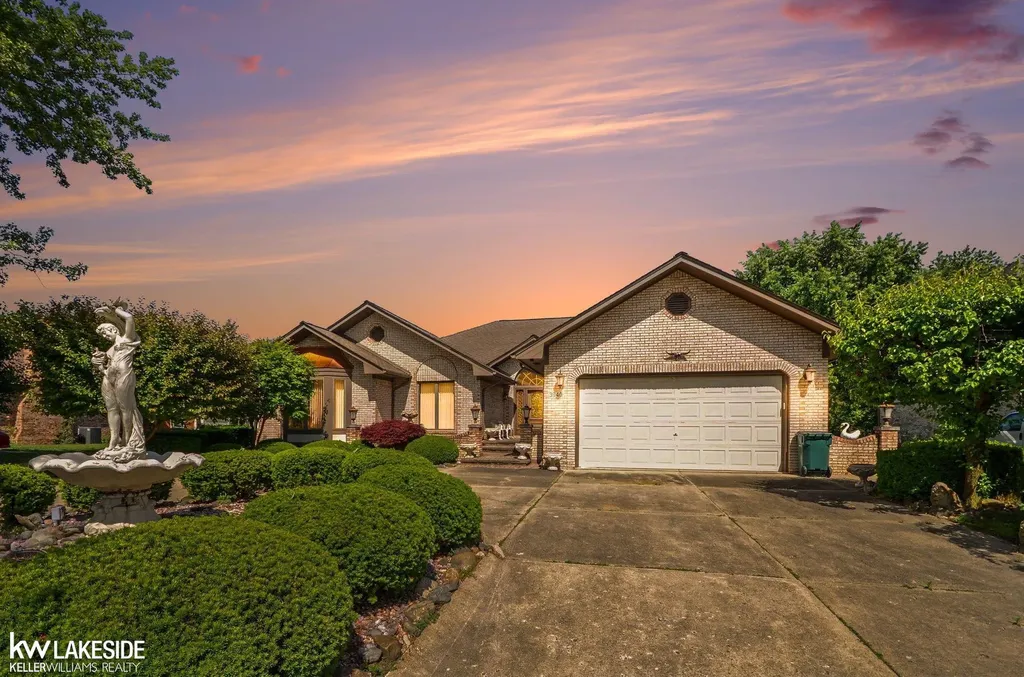 3940 Wayfarer Drive Troy City MI 48083