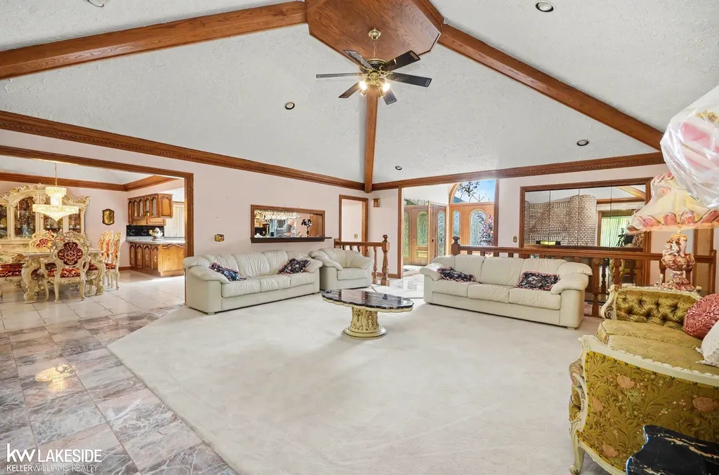 3940 Wayfarer Drive Troy City MI 48083