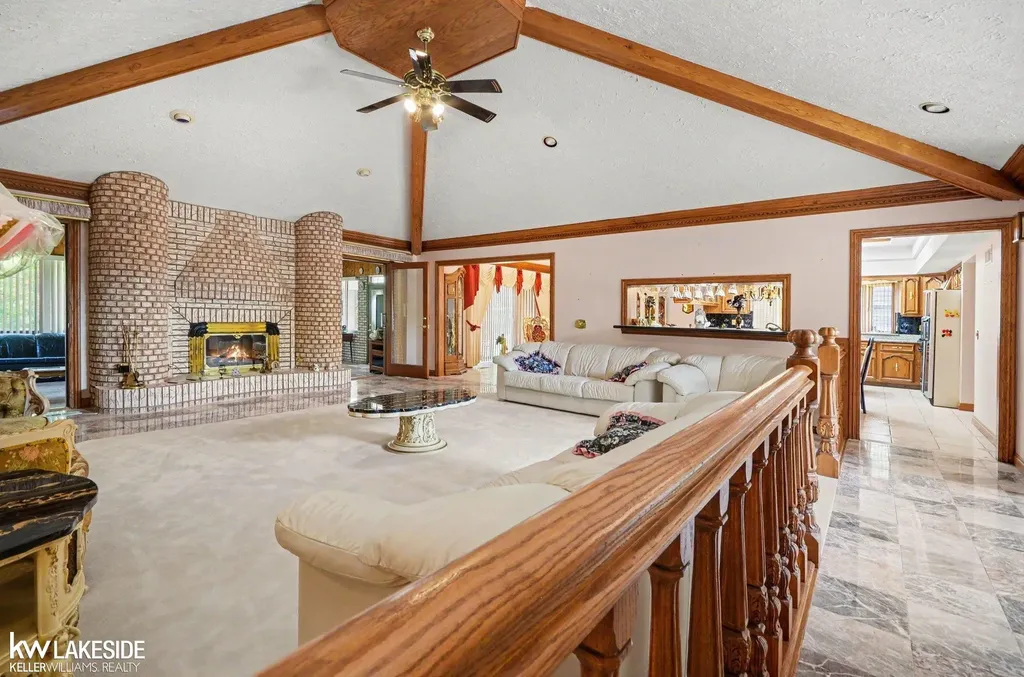 3940 Wayfarer Drive Troy City MI 48083