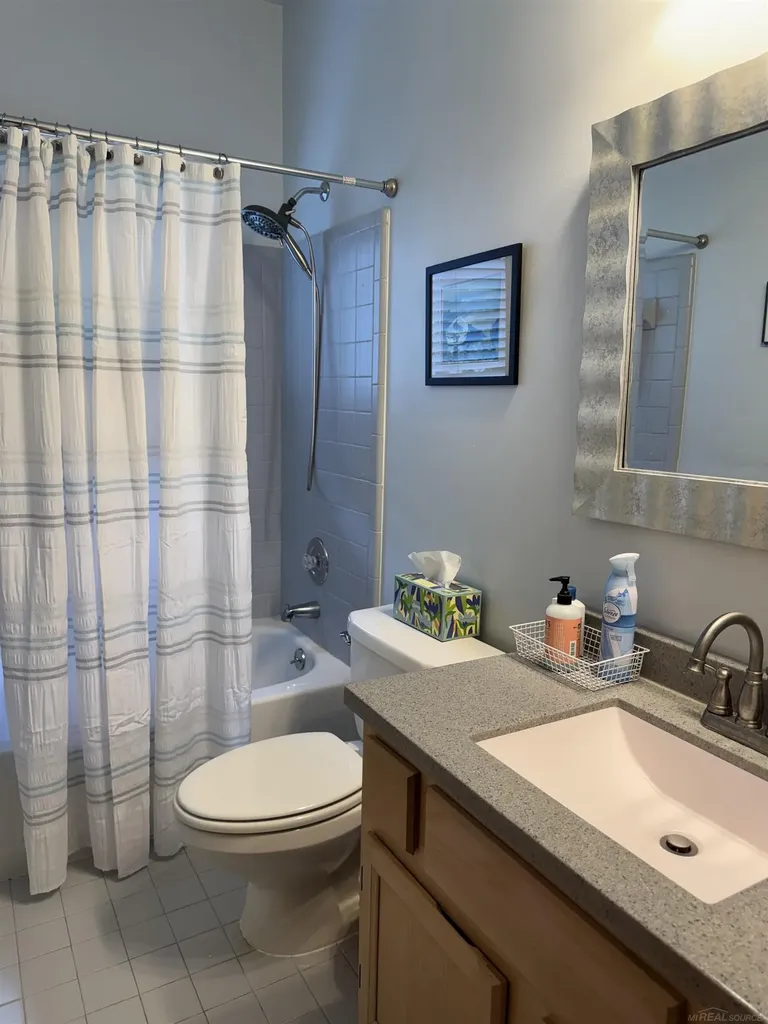 3375 Fairgrove Terrace Rochester Hills City MI 48309