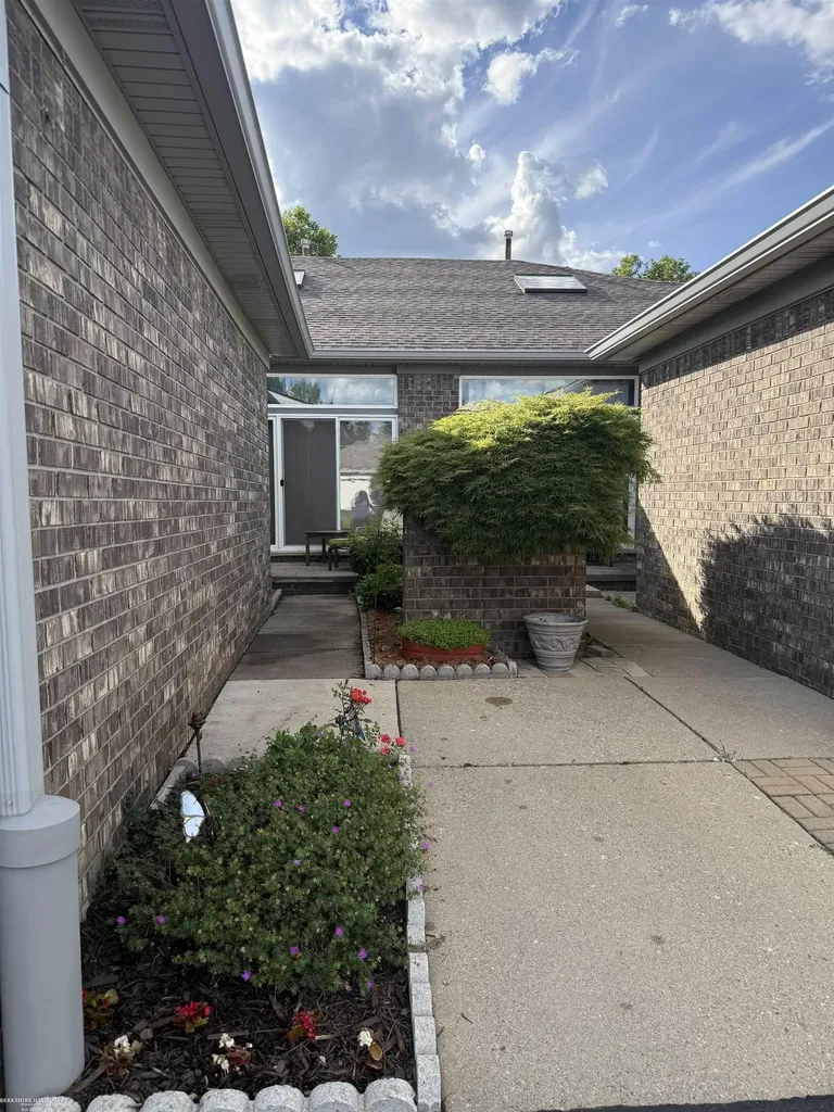 48607 Sugar Bush Court Shelby Charter Township MI 48315