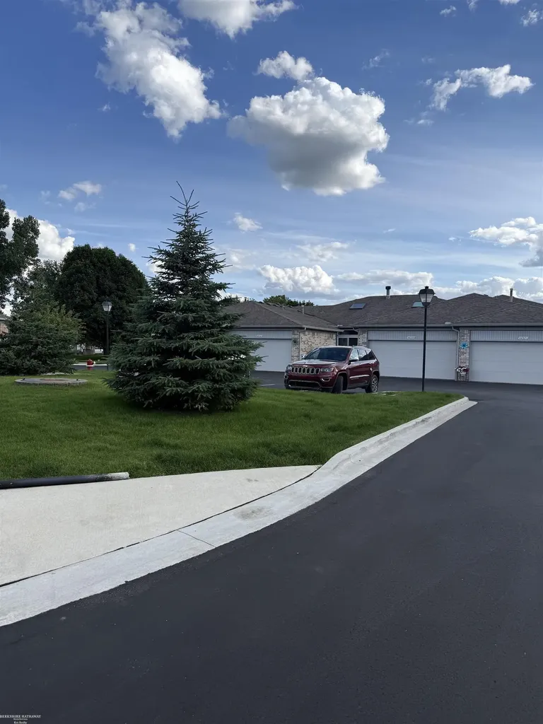 48607 Sugar Bush Court Shelby Charter Township MI 48315