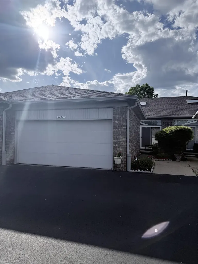 48607 Sugar Bush Court Shelby Charter Township MI 48315
