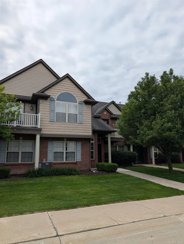 32990 Redstone Drive Chesterfield Township MI 48047