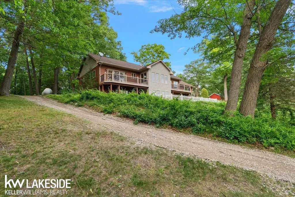 1455 Oak Ridge Road Oxford Village MI 48371