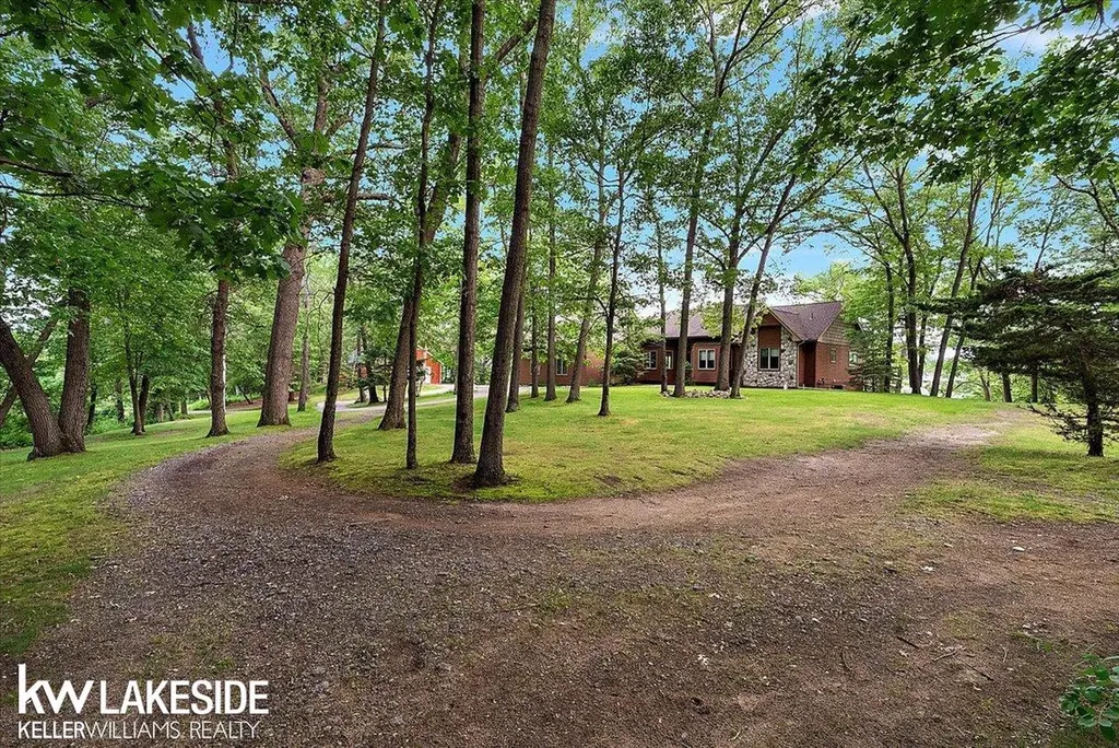 1455 Oak Ridge Road Oxford Village MI 48371