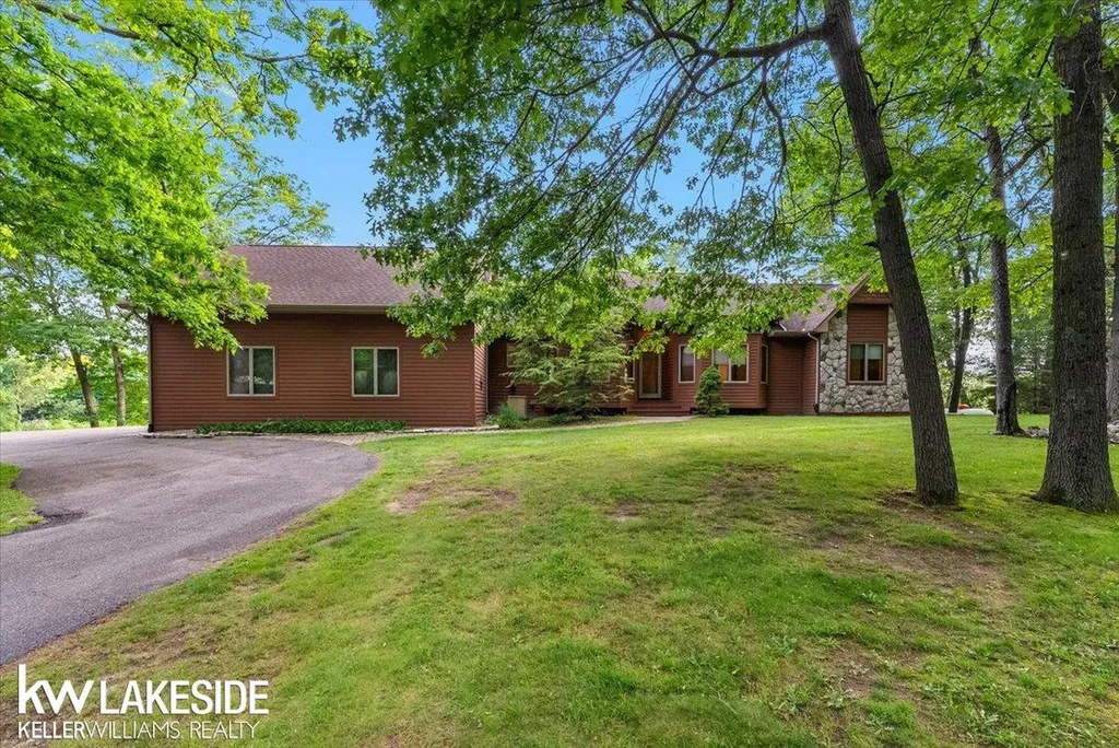 1455 Oak Ridge Road Oxford Village MI 48371