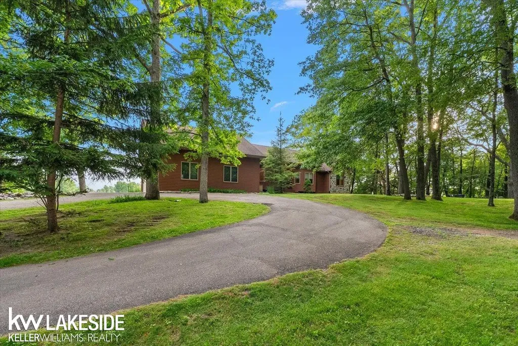 1455 Oak Ridge Road Oxford Village MI 48371