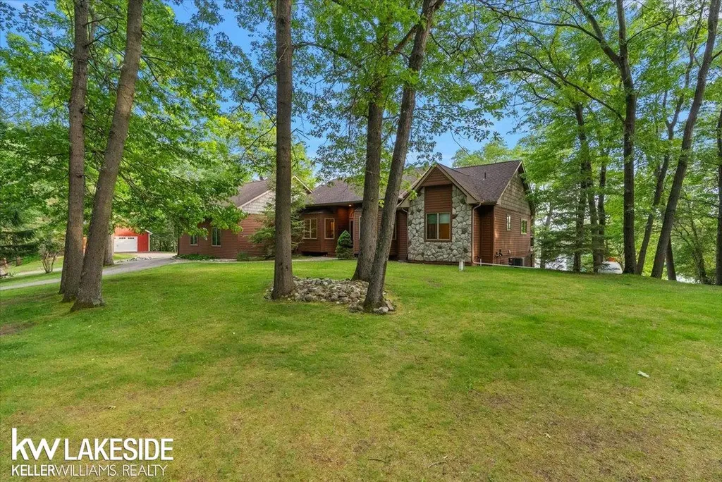 1455 Oak Ridge Road Oxford Village MI 48371