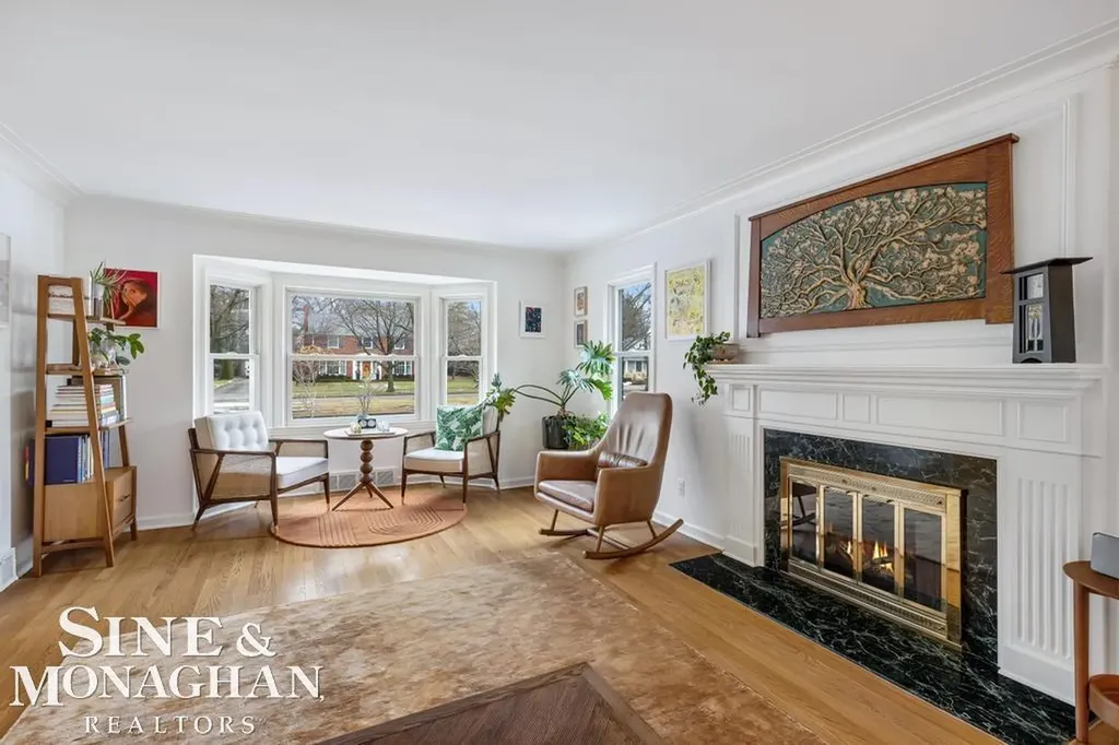 565 Lochmoor Boulevard Grosse Pointe Woods City MI 48236
