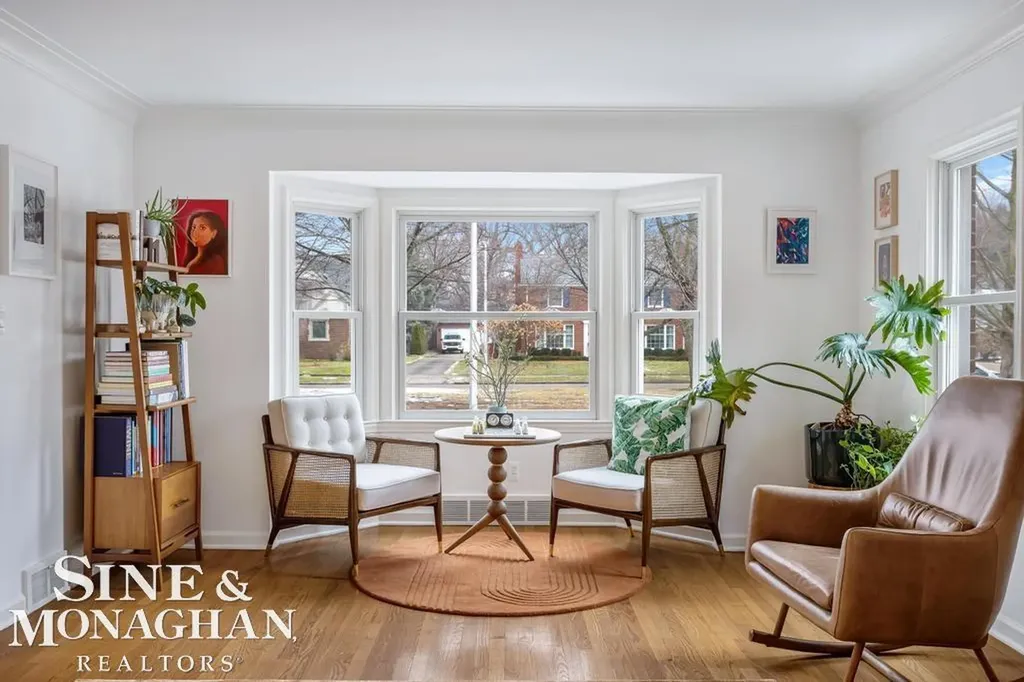 565 Lochmoor Boulevard Grosse Pointe Woods City MI 48236