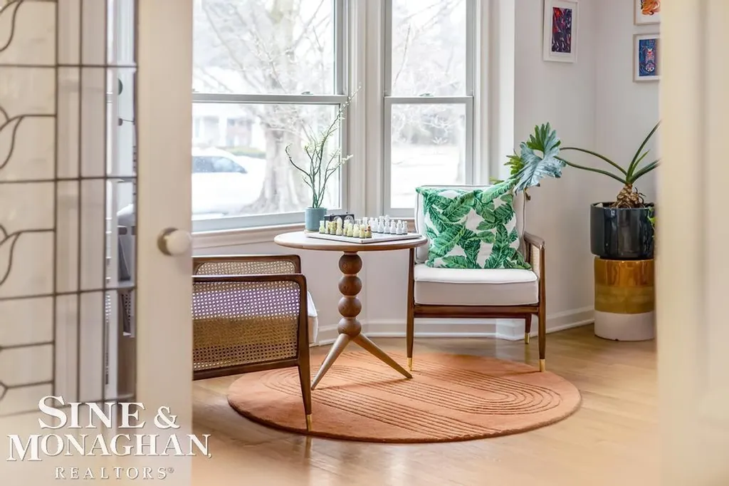 565 Lochmoor Boulevard Grosse Pointe Woods City MI 48236