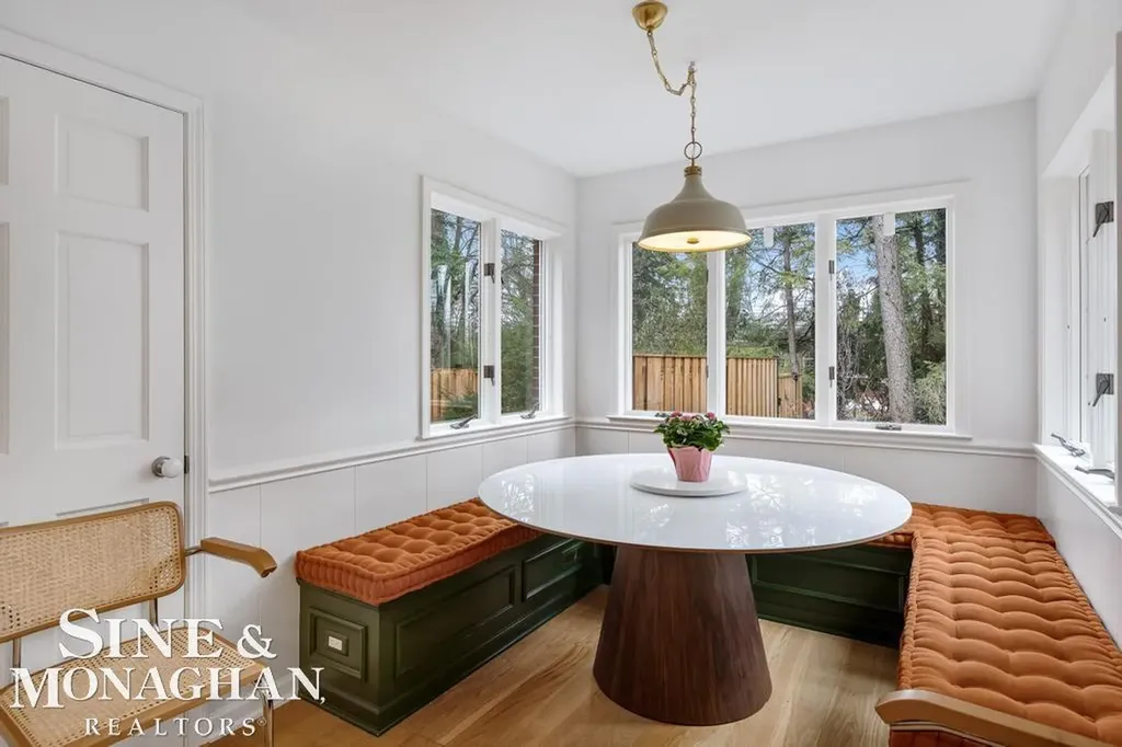 565 Lochmoor Boulevard Grosse Pointe Woods City MI 48236