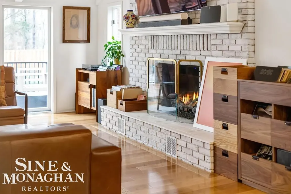 565 Lochmoor Boulevard Grosse Pointe Woods City MI 48236