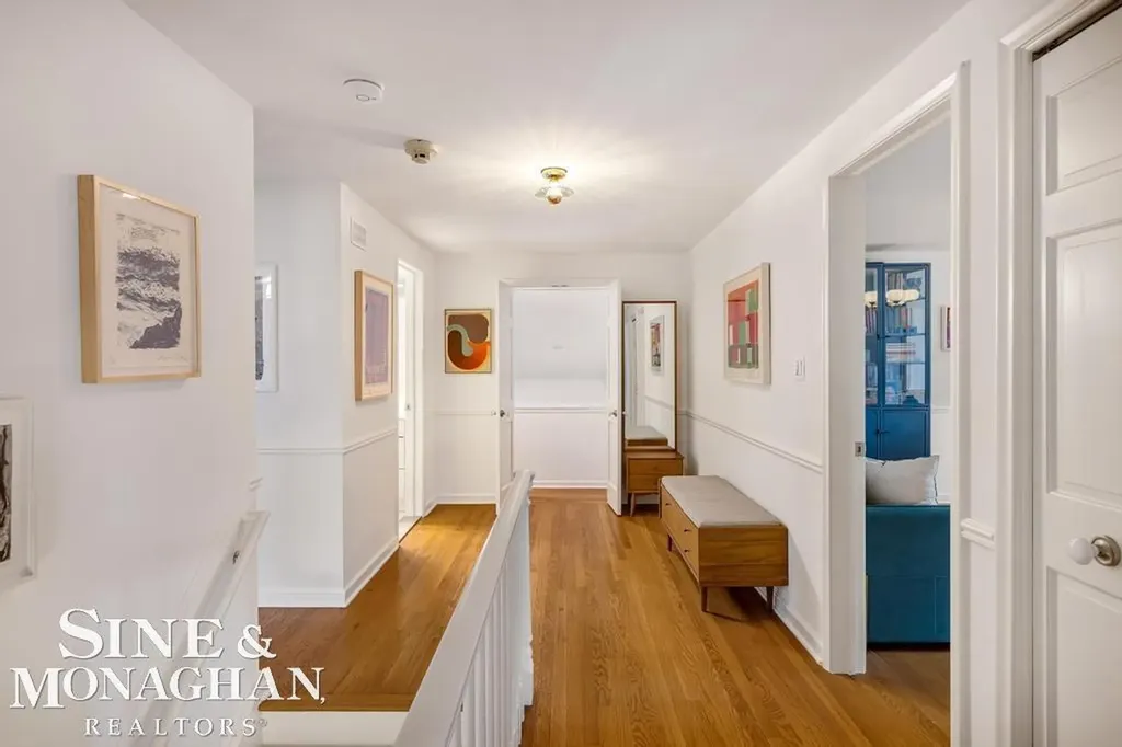 565 Lochmoor Boulevard Grosse Pointe Woods City MI 48236