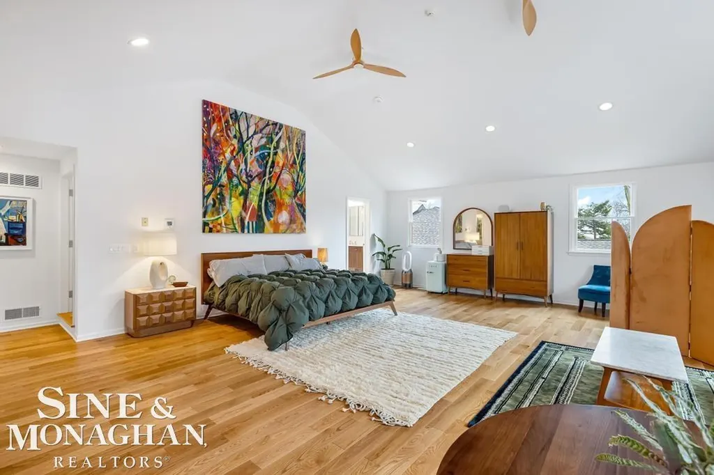 565 Lochmoor Boulevard Grosse Pointe Woods City MI 48236