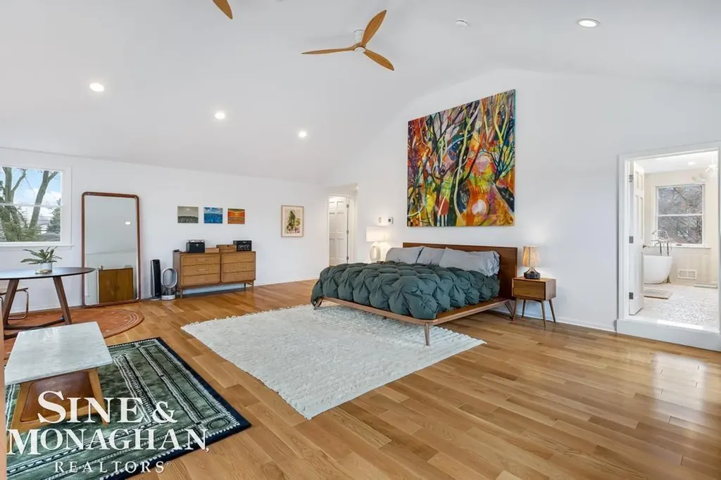 565 Lochmoor Boulevard Grosse Pointe Woods City MI 48236