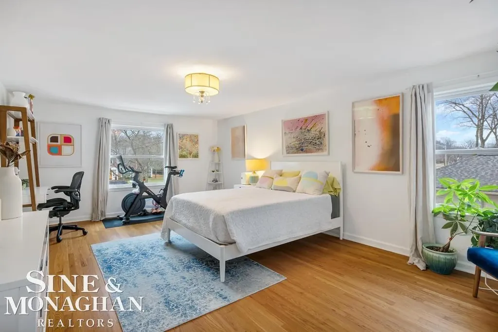 565 Lochmoor Boulevard Grosse Pointe Woods City MI 48236