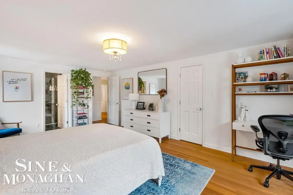 565 Lochmoor Boulevard Grosse Pointe Woods City MI 48236