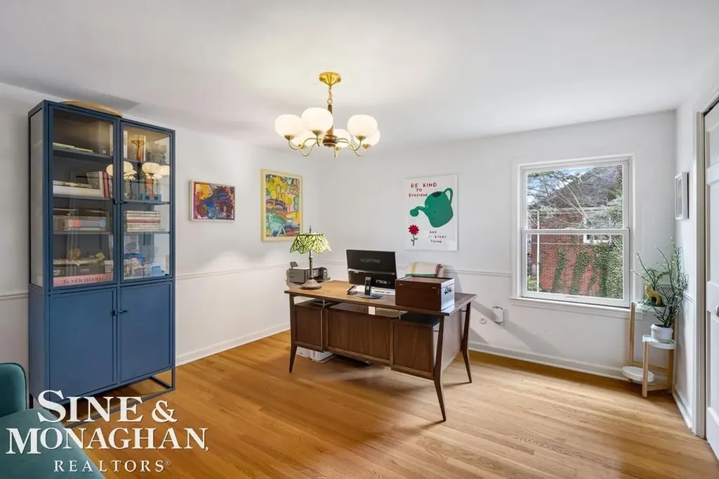 565 Lochmoor Boulevard Grosse Pointe Woods City MI 48236