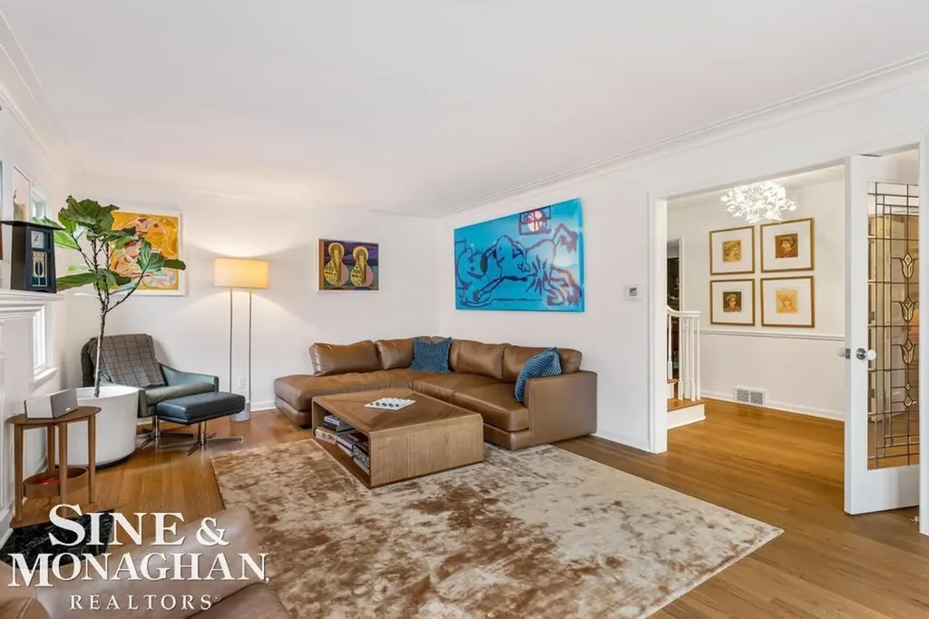 565 Lochmoor Boulevard Grosse Pointe Woods City MI 48236