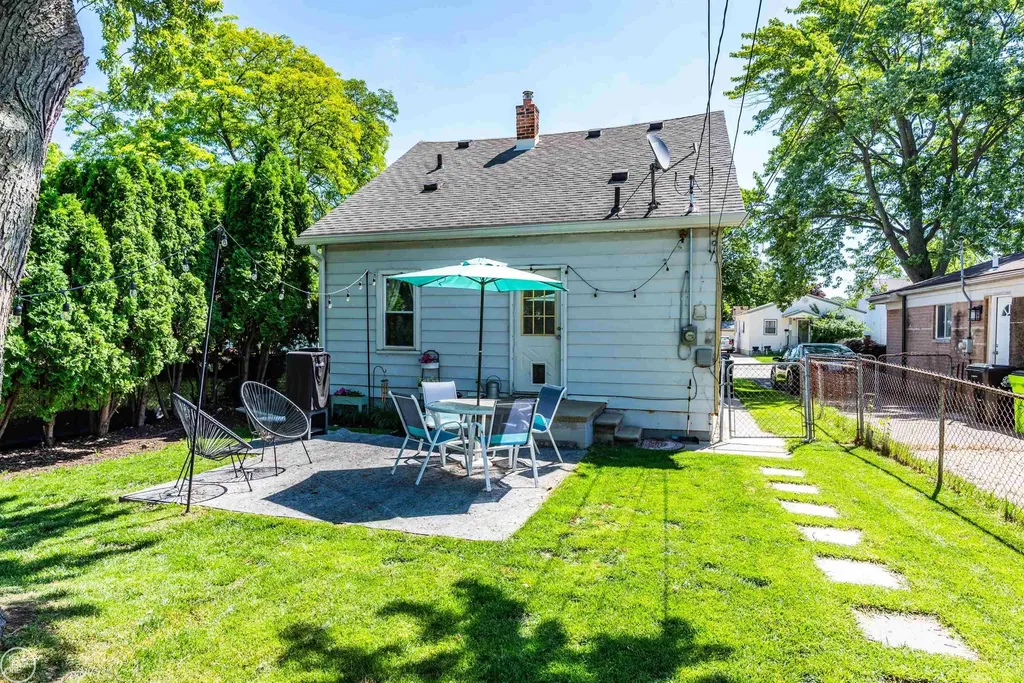 27547 Brinker Street Roseville City MI 48066