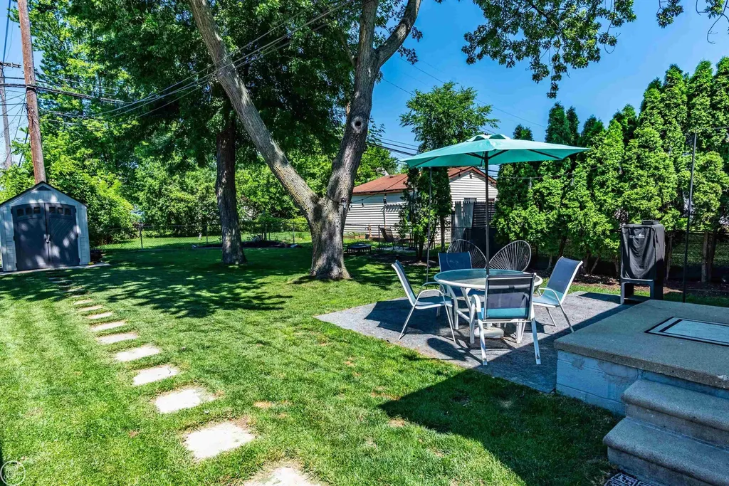 27547 Brinker Street Roseville City MI 48066