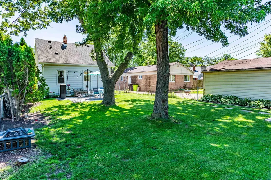 27547 Brinker Street Roseville City MI 48066