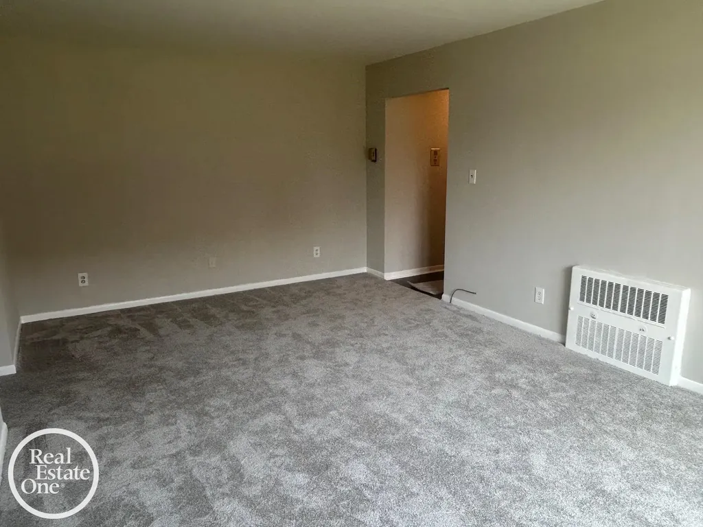 17560 Mack Avenue Grosse Pointe City MI 48230