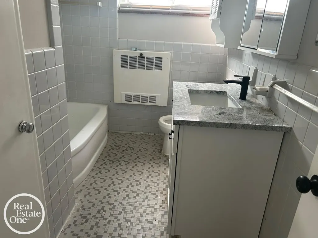 17560 Mack Avenue Grosse Pointe City MI 48230