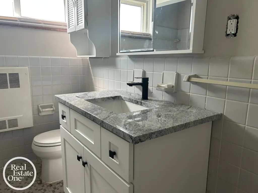 17560 Mack Avenue Grosse Pointe City MI 48230