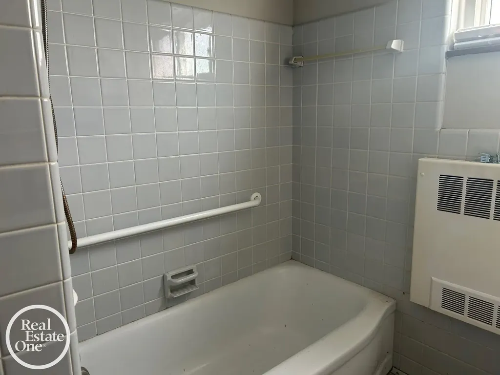 17560 Mack Avenue Grosse Pointe City MI 48230