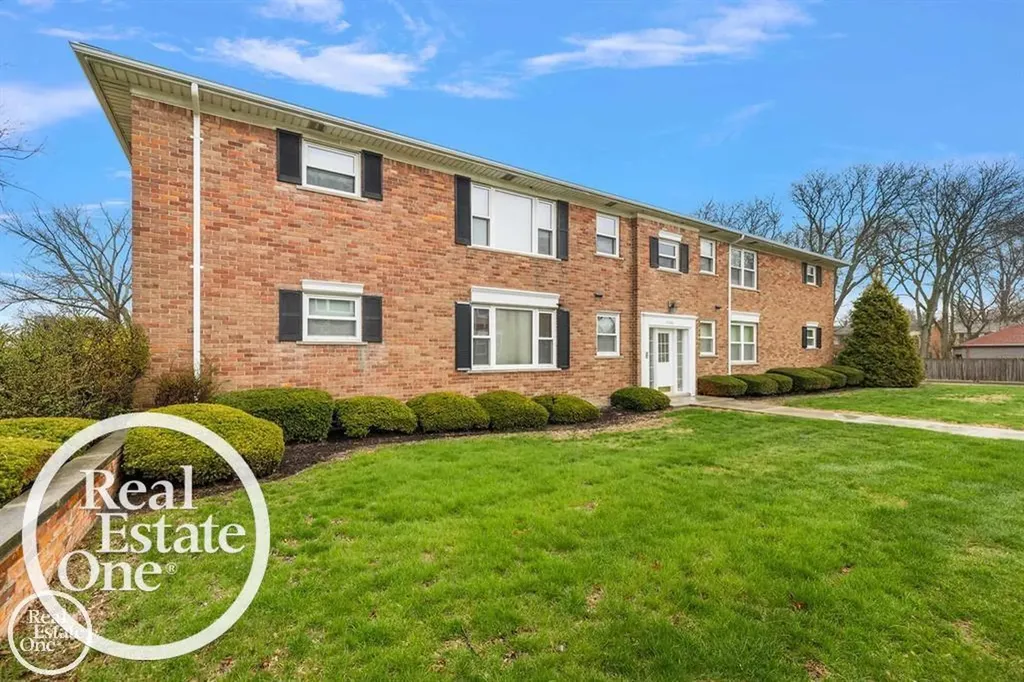 17560 Mack Avenue Grosse Pointe City MI 48230