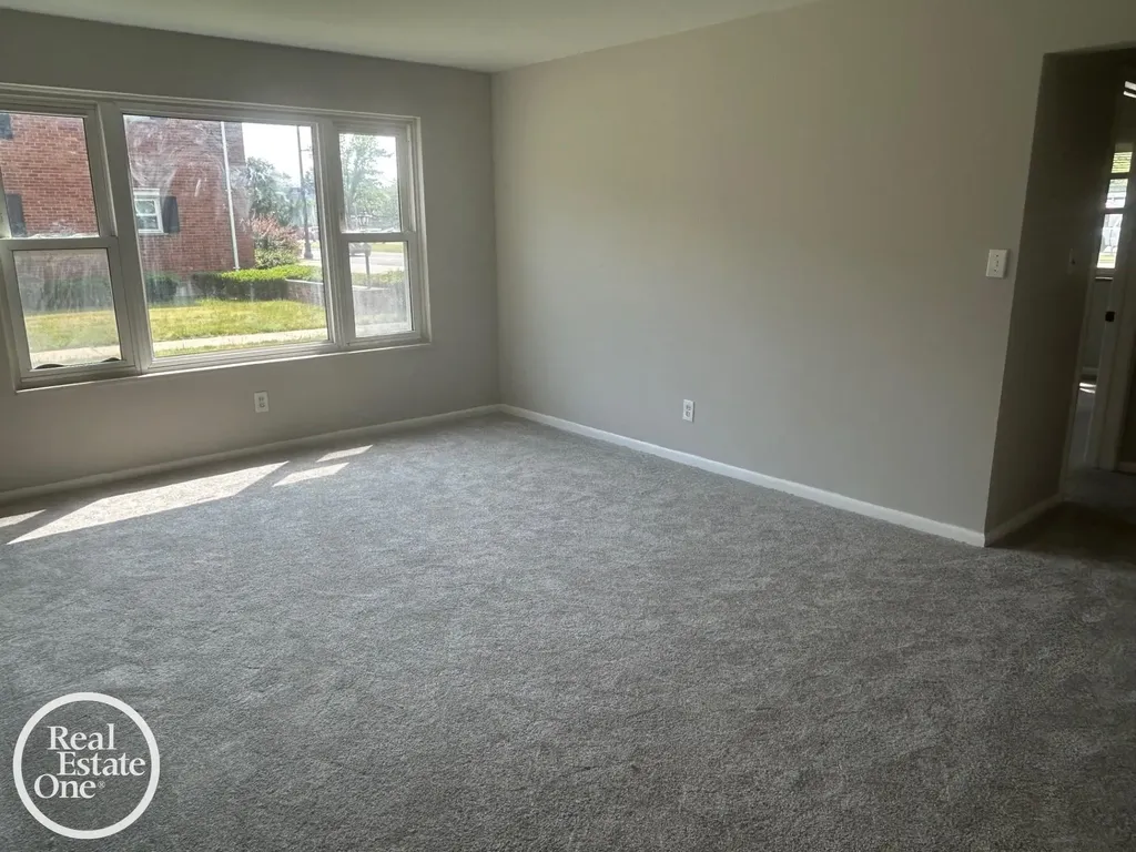 17560 Mack Avenue Grosse Pointe City MI 48230