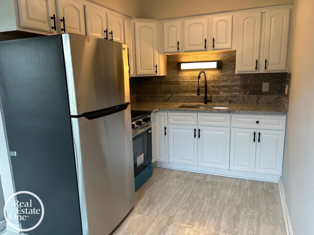 17560 Mack Avenue Grosse Pointe City MI 48230