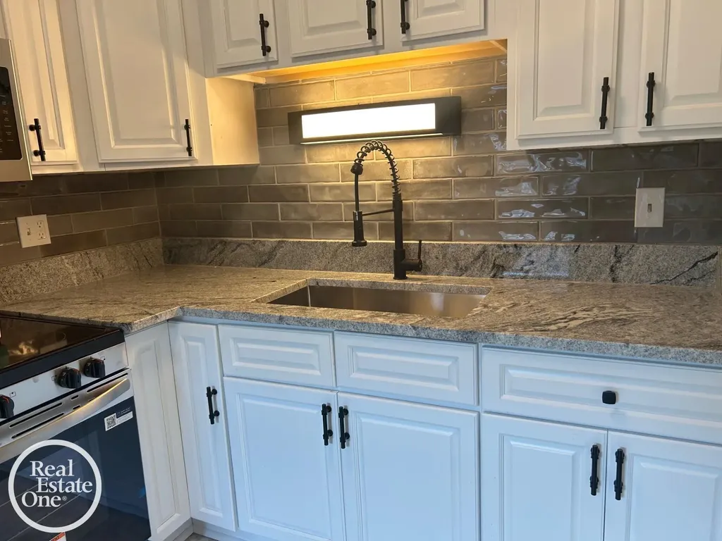 17560 Mack Avenue Grosse Pointe City MI 48230
