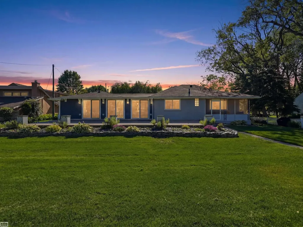 39734 Cove Street Harrison Charter Township MI 48045
