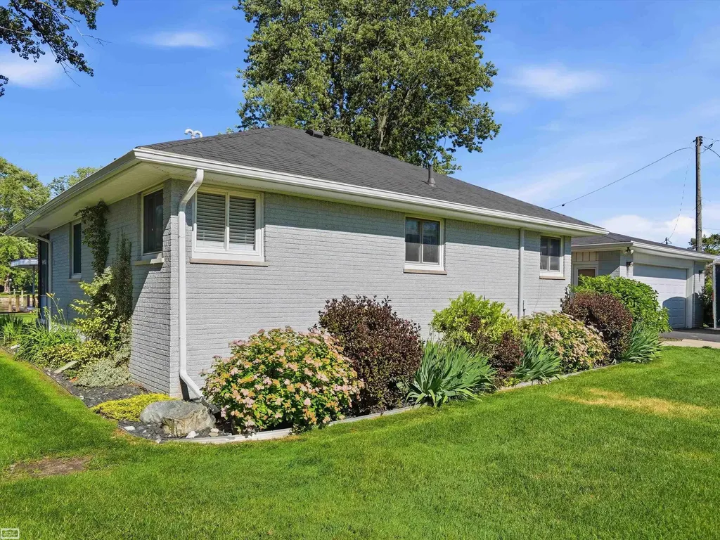 39734 Cove Street Harrison Charter Township MI 48045