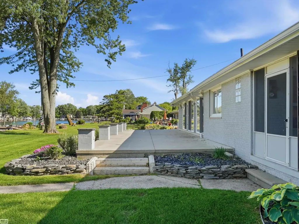 39734 Cove Street Harrison Charter Township MI 48045