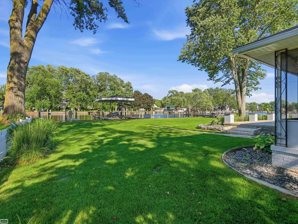 39734 Cove Street Harrison Charter Township MI 48045