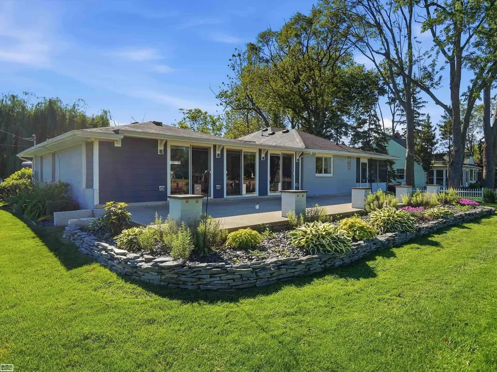 39734 Cove Street Harrison Charter Township MI 48045