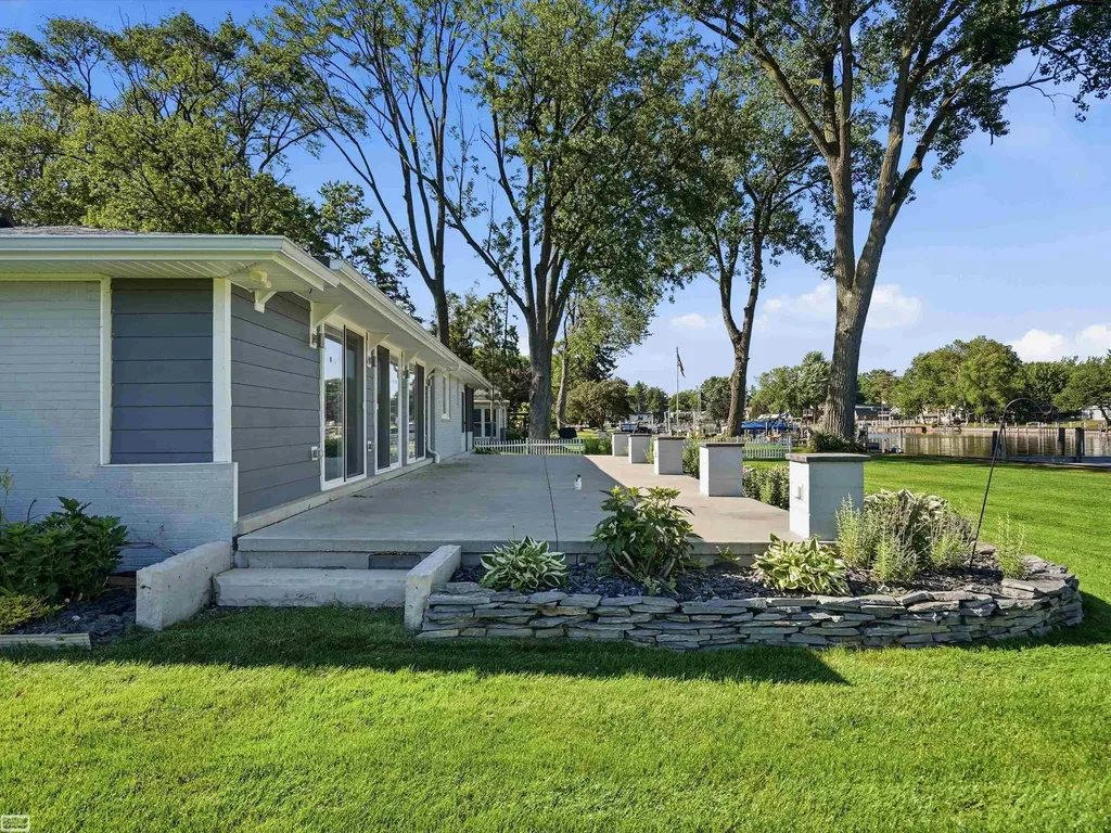 39734 Cove Street Harrison Charter Township MI 48045