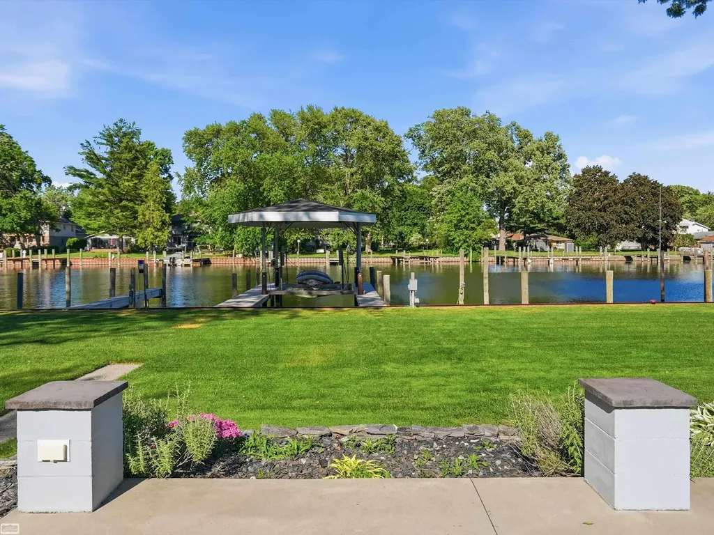 39734 Cove Street Harrison Charter Township MI 48045